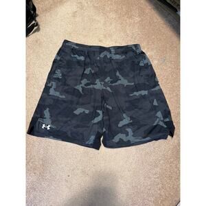 Under armour loose fit black camo print athletic shorts size XL